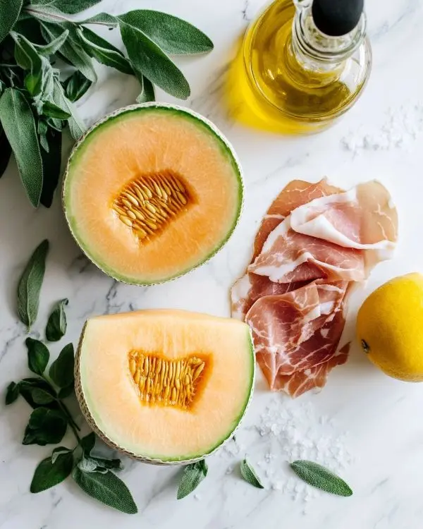 Verrines de Gaspacho de Melon à la Verveine, Jambon Cru Croustillant 2 les ingrédients de Verrines de Gaspacho de Melon à la Verveine, Jambon Cru Croustillant
