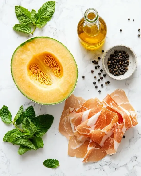 Gaspacho de Melon à la Menthe et Éclats de Jambon Cru 2 les ingrédienst pour Gaspacho de Melon à la Menthe