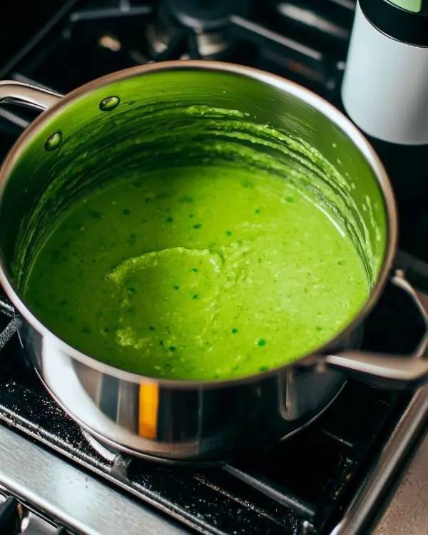 Velouté Glacé de Petits Pois à la Menthe Frappant 3 préparation Velouté Glacé de Petits Pois à la Menthe