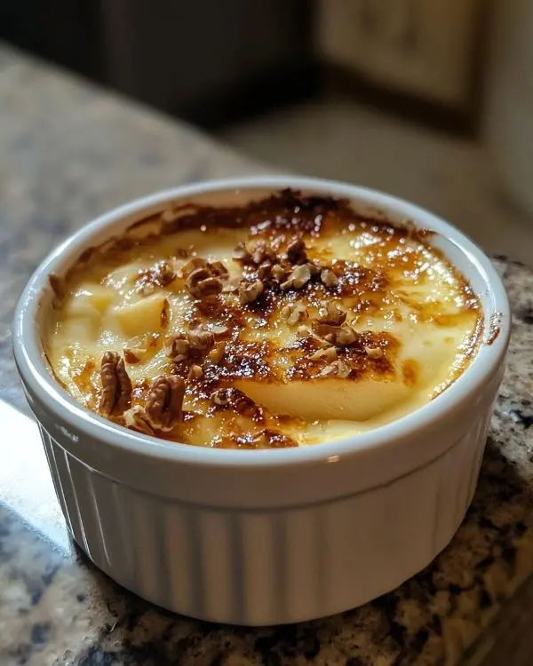 Crème Brûlée Salée au Gorgonzola Envoûtante 2 Crème Brûlée Salée au Gorgonzola, Poire Caramélisée & Noix