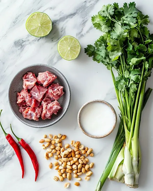 Tartare de Veau Façon Thaï 2 Les ingrédients pour Tartare de Veau Façon Thaï, Vinaigrette Coco-Citronnelle et Éclats de Cacahuètes