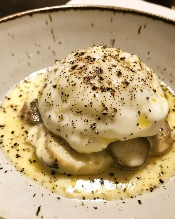 Île Flottante Salée Façon Cacio e Pepe 4 Île Flottante Salée Façon Cacio e Pepe sur Velouté de Champignons à la Truffe