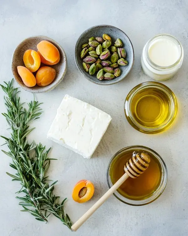 Feta Fouettée à la Pistache, Abricots Rôtis 2 Ingrédients pour Feta Fouettée à la Pistache, Abricots Rôtis au Romarin & Miel