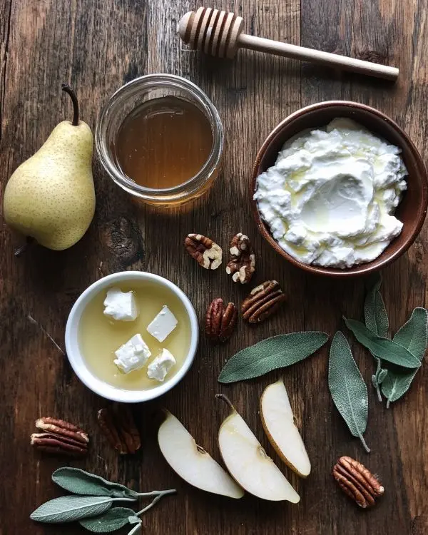 Feta Fouettée au Miel, Poires Rôties Envoûtantes 2 Les ingrédients pour Feta Fouettée au Miel