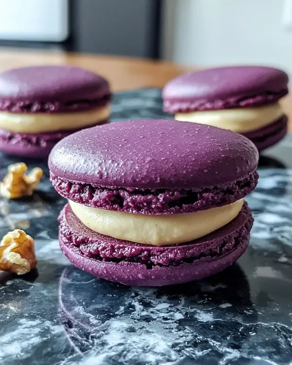 Macarons Salés de Betterave Rose 2 Macarons salés de betterave, ganache au chèvre frais & noix