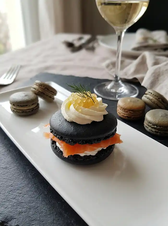 Macaron Salé Haute Couture Noir à l'Encre de Seiche 3 Recette Macaron Salé Haute Couture Noir à l’Encre de Seiche, Saumon Fumé & Citron Caviar